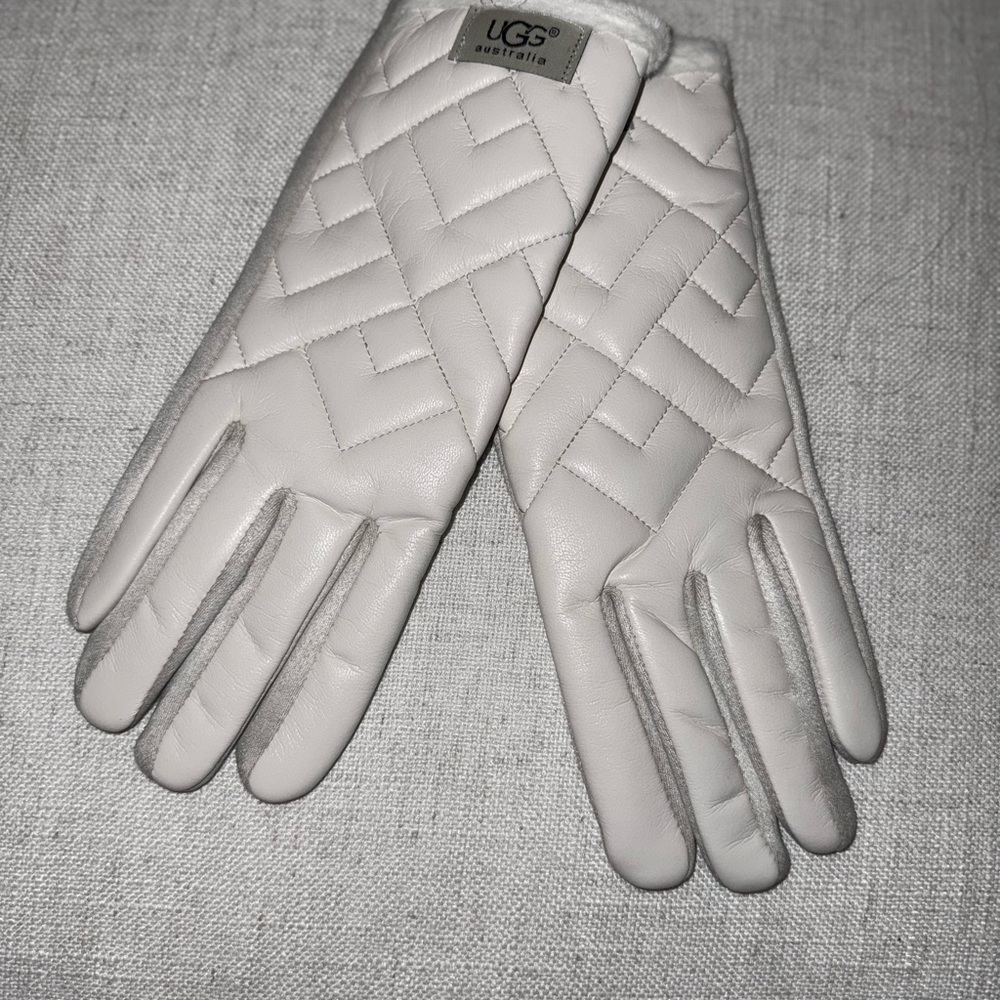 UGG Women's White Quilted Leather Gloves